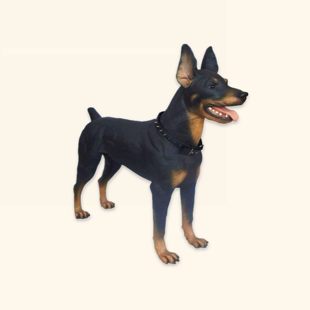 פסל של כלב דוברמן