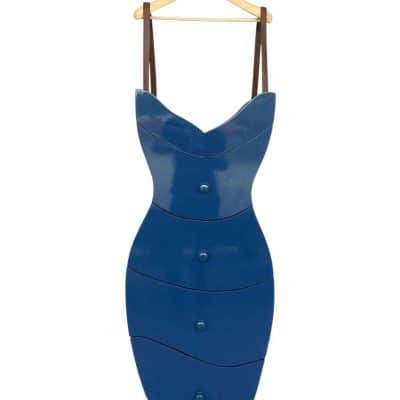 שמלה מגירות