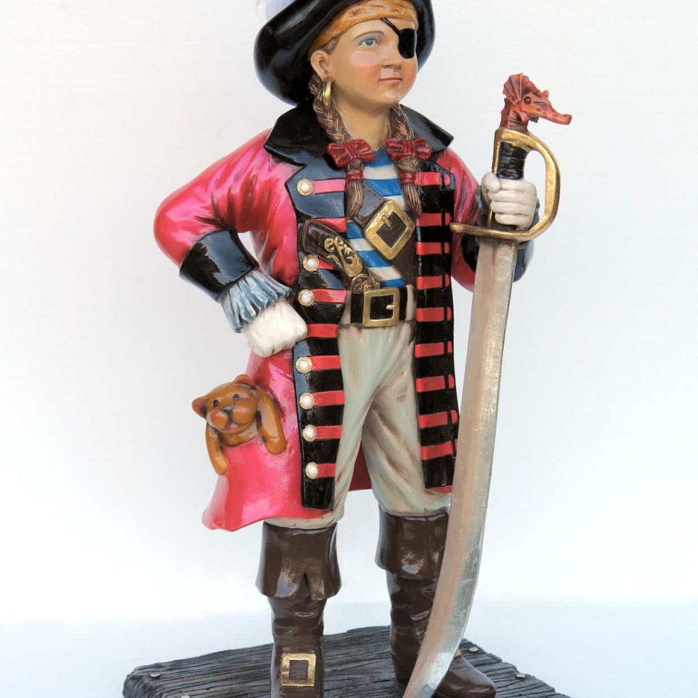 פסל פיראט ילדה