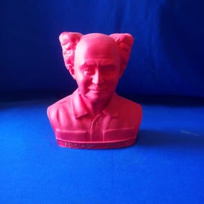 פסל ראש של בן גוריון אדום
