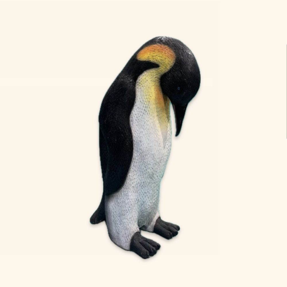 פסל של פינגווין ראש למטה
