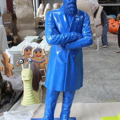 פסל של בנימין זאב הרצל כחול
