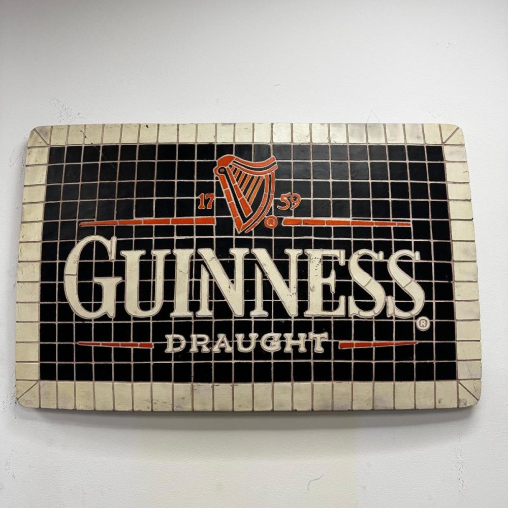 שלט פסיפס גינס